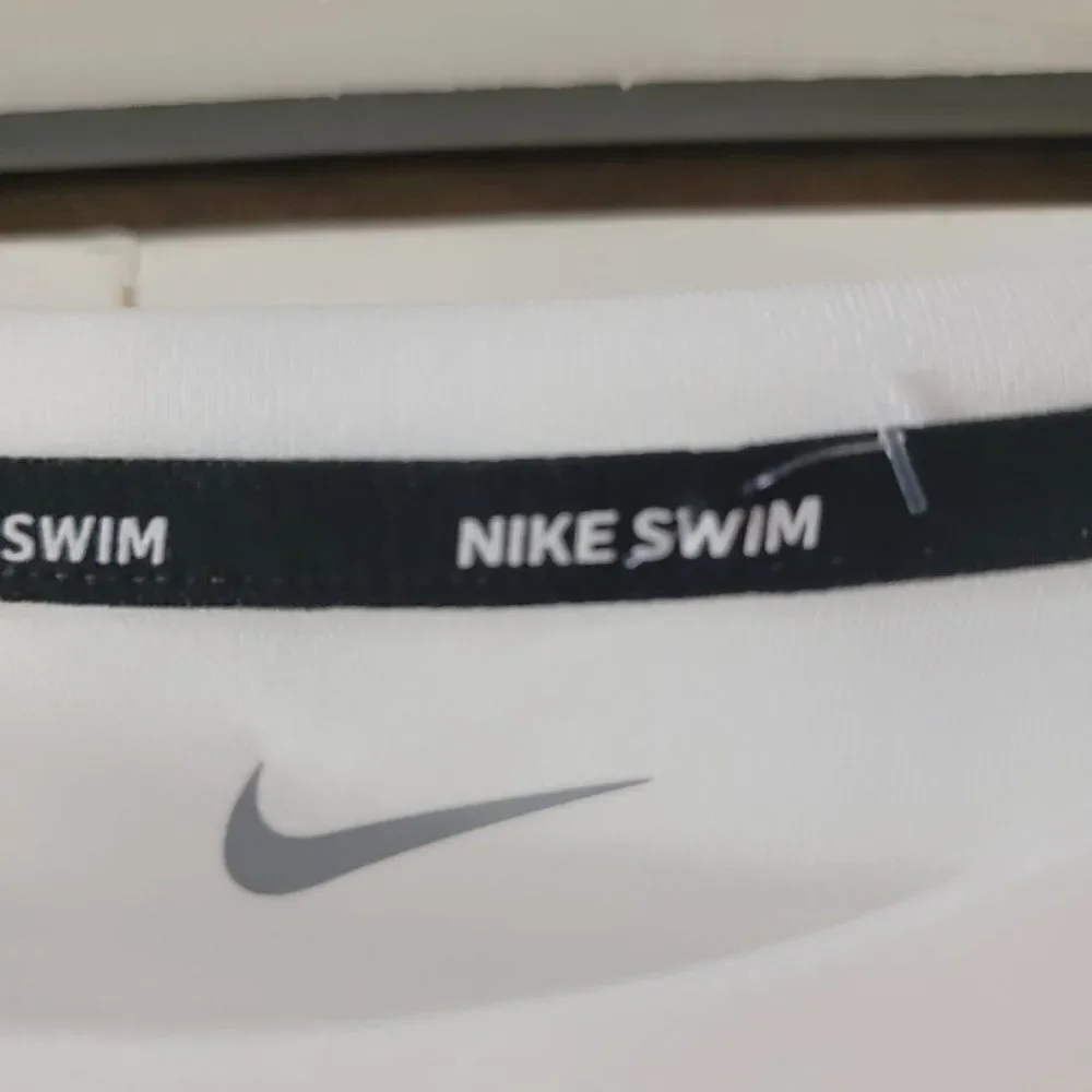 Nike Men's Dri-FIT UPF 40+ Hydro Guard Swim White Tee Shirt Size medium